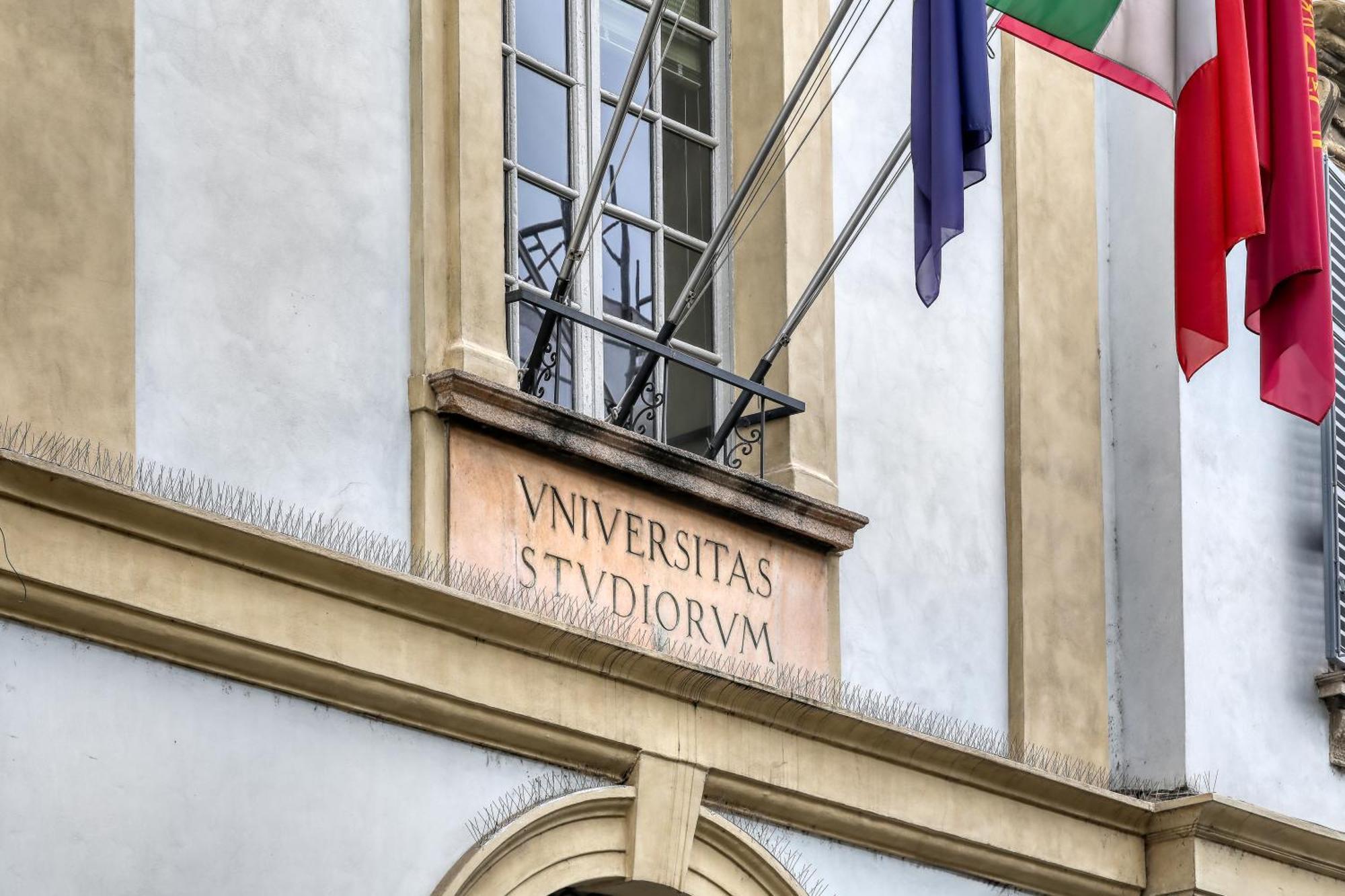 Appartement Angolo Al Ponte - Stanza Indipendente Con Bagno In Pieno Centro Storico à Pavie Extérieur photo